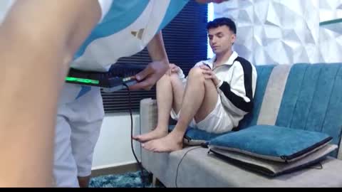 Isaac tan online show from 09/21/25, 03:08