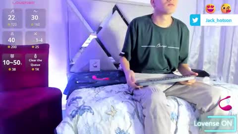 Snapshot of isaac_winter_ chatting on 12/19/25, 01:01 Isaac online show from 12/19/25, 01:01