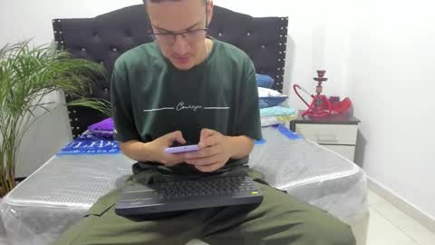 Isaac online show from 05/08/26, 09:14