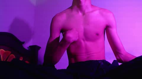 Snapshot of isaaclatino chatting on 12/28/24, 02:01 isaac online show from 12/28/24, 02:01