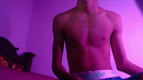 Snapshot of isaaclatino chatting on 01/15/25, 09:45 isaac online show from 01/15/25, 09:45