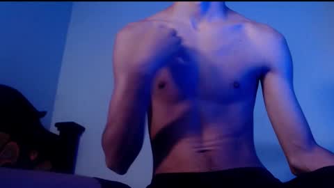 Snapshot of isaaclatino chatting on 02/24/25, 04:05 isaac online show from 02/24/25, 04:05