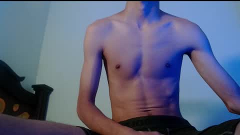 Snapshot of isaaclatino chatting on 03/04/25, 04:30 isaac online show from 03/04/25, 04:30