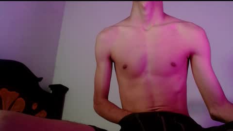 Snapshot of isaaclatino chatting on 03/05/25, 06:12 isaac online show from 03/05/25, 06:12