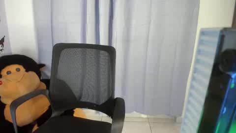 Snapshot of isaaclatino chatting on 11/03/25, 02:35 isaac online show from 11/03/25, 02:35