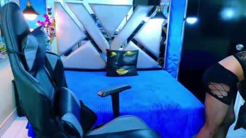 isaacnova online show from 04/06/26, 05:03