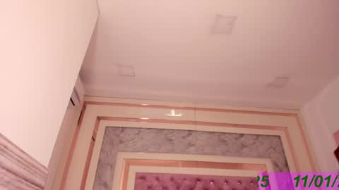 Snapshot of isabel_escorcia chatting on 01/11/25, 08:11 Isabel online show from 01/11/25, 08:11