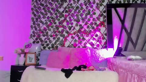 Isa online show from 04/15/26, 05:20