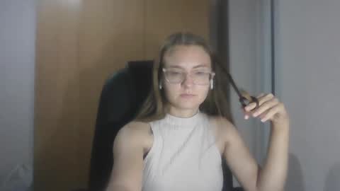 isabel_loveee online show from 09/17/25, 08:10