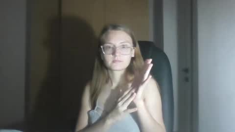 isabel_loveee online show from 11/04/25, 08:08