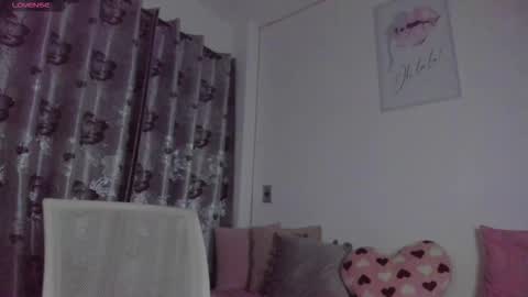 Snapshot of isabela_duran chatting on 12/19/25, 01:23 isabela duran online show from 12/19/25, 01:23