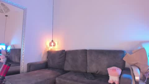 Isabela online show from 02/21/25, 12:06