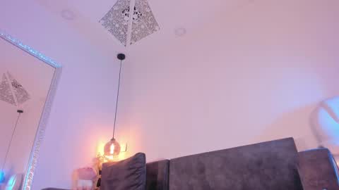 Isabela online show from 03/07/25, 12:12