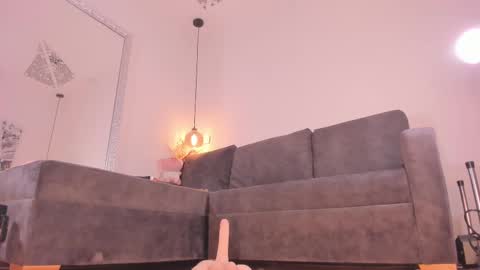 Isabela online show from 10/01/25, 12:22