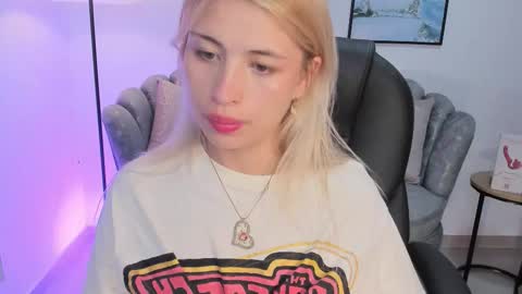 isabela romano online show from 10/18/25, 11:33