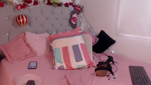 isabela online show from 12/19/24, 02:57