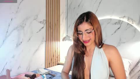 isabelastefano online show from 12/17/25, 12:27