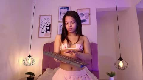 isabelgh_ online show from 10/10/25, 03:49