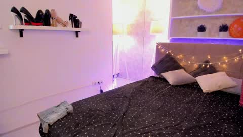 IsabelKiss online show from 04/23/26, 05:41