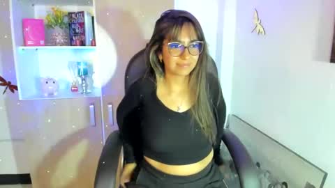 Snapshot of isabella22_1 chatting on 02/20/25, 11:10 Isabella22 1 online show from 02/20/25, 11:10