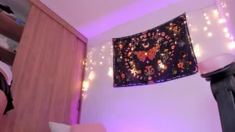 Snapshot of isabella_666_ chatting on 02/08/25, 03:52 Isa... online show from 02/08/25, 03:52