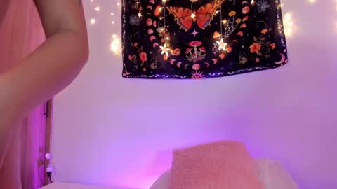 Snapshot of isabella_666_ chatting on 02/08/25, 07:04 Isa... online show from 02/08/25, 07:04