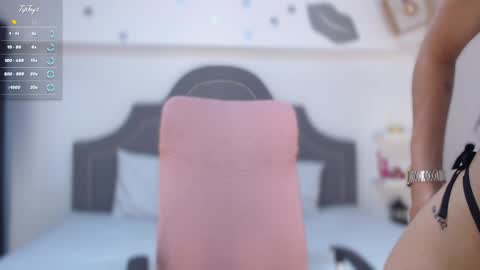 Snapshot of isabella__shine chatting on 01/07/25, 04:05 Isa online show from 01/07/25, 04:05