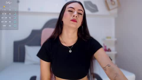 Snapshot of isabella__shine chatting on 01/08/25, 03:50 Isa online show from 01/08/25, 03:50