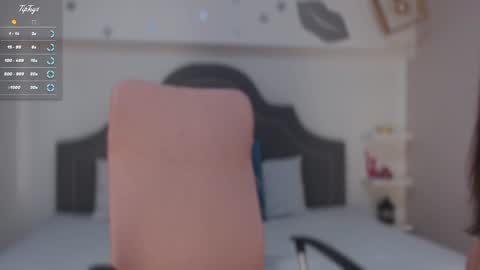 Snapshot of isabella__shine chatting on 01/14/25, 07:32 Isa online show from 01/14/25, 07:32