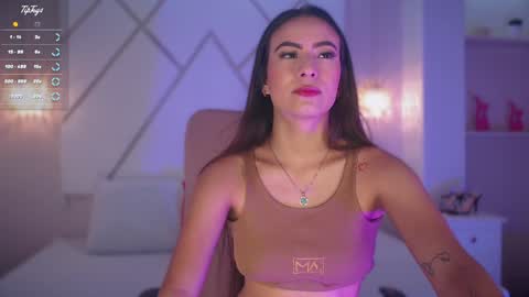 Snapshot of isabella__shine chatting on 01/31/25, 03:33 Isa online show from 01/31/25, 03:33