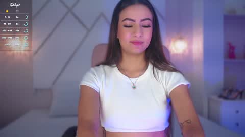 Snapshot of isabella__shine chatting on 02/04/25, 03:26 Isa online show from 02/04/25, 03:26