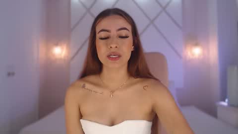 Snapshot of isabella__shine chatting on 09/23/25, 04:10 Isa online show from 09/23/25, 04:10