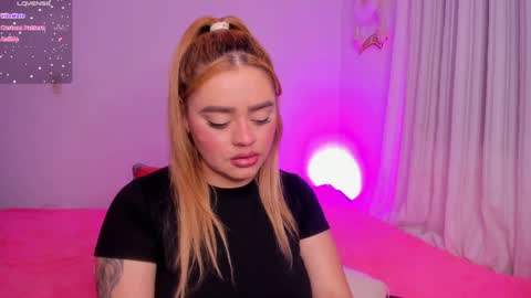 Isabella Arias online show from 01/06/25, 05:52