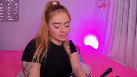 Isabella Arias online show from 01/06/25, 08:57