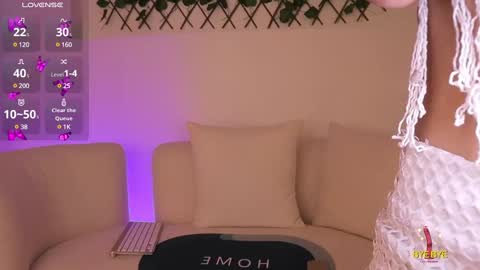 Isabella online show from 01/13/25, 11:17