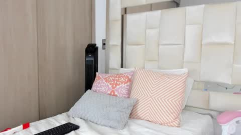 isabella_gomez11 online show from 02/13/25, 09:17