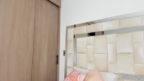 isabella_gomez11 online show from 02/17/25, 09:41