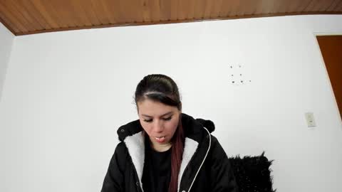 isabella_jaramillo online show from 10/17/25, 12:19