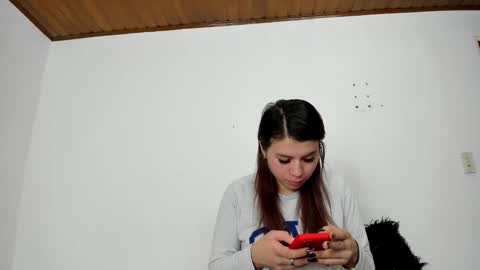 isabella_jaramillo online show from 11/13/25, 12:26