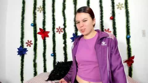 isabella_jaramillo online show from 11/17/25, 12:55