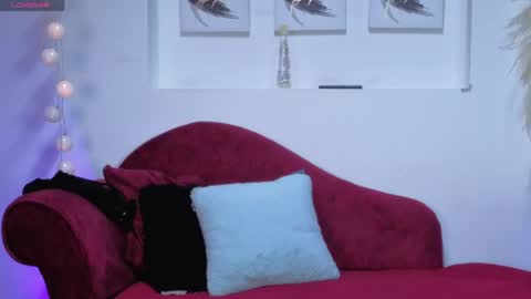 Snapshot of isabella_lt chatting on 05/11/26, 10:32 online show from 05/11/26, 10:32