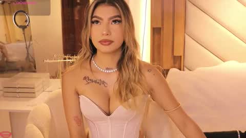 Isabella online show from 12/18/25, 08:26