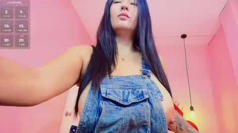 Snapshot of isabella_mendez_1 chatting on 06/10/26, 12:15 Isa online show from 06/10/26, 12:15