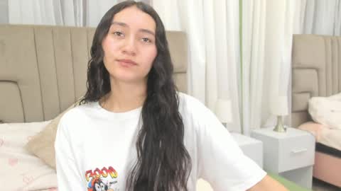 Isabella Nowa online show from 04/10/26, 11:48