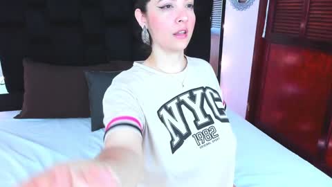 Isabella Your Queen  online show from 01/21/25, 03:37