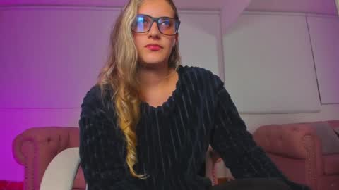 Isabella Rros online show from 12/18/24, 09:58