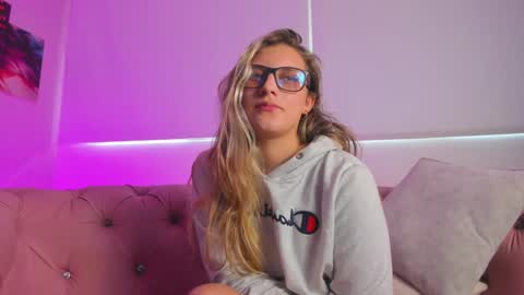 Isabella Rros online show from 12/29/24, 12:55