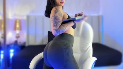 Snapshot of isabella_santamaria chatting on 12/04/24, 09:35 Isa online show from 12/04/24, 09:35