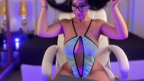 Snapshot of isabella_santamaria chatting on 12/06/24, 10:08 Isa online show from 12/06/24, 10:08