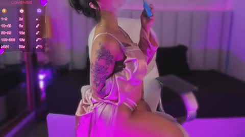 Snapshot of isabella_santamaria chatting on 02/21/25, 09:11 Isa online show from 02/21/25, 09:11